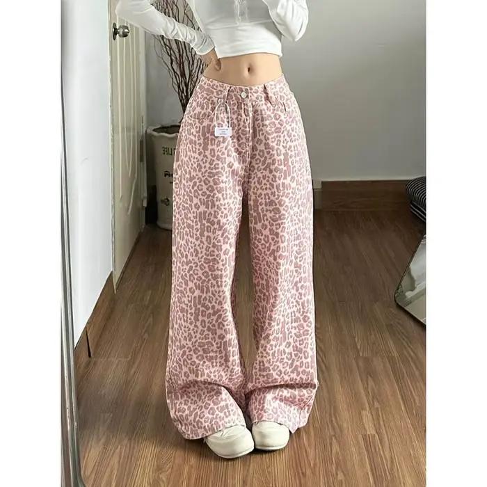 Jean large rose imprimé léopard pour femme, coupe droite fluide et amincissante, longueur ras du sol