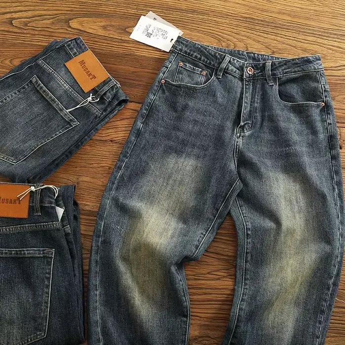 Jeans rétro japonais pour hommes avec un design ample et une légère élasticité