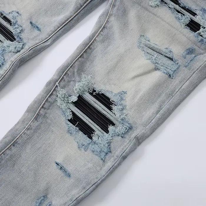 Nouveau jean Y2K bleu clair délavé avec patch en cuir noir vieilli
