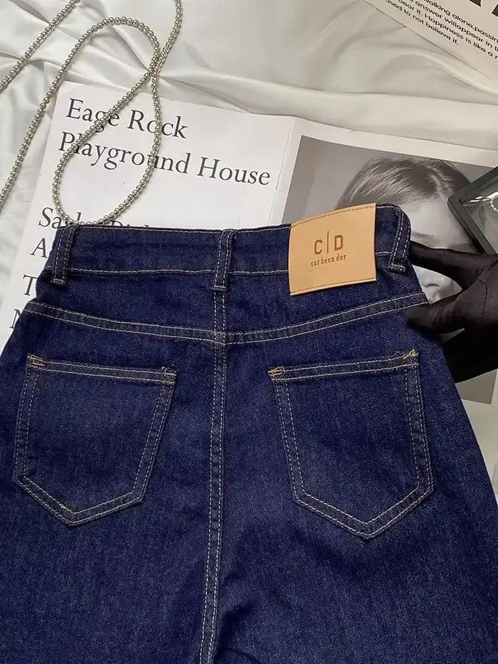 Jean droit bleu pour femmes