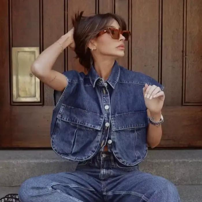 Chemisier court en denim décontracté avec col rabattu et poches pour femmes de style streetwear, polyvalent pour toutes les saisons