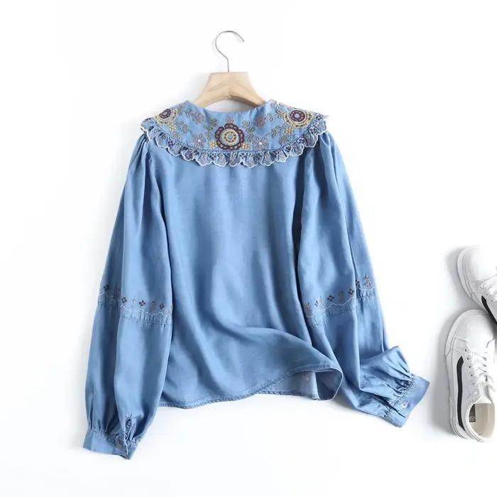Chemise en denim brodée pour femmes