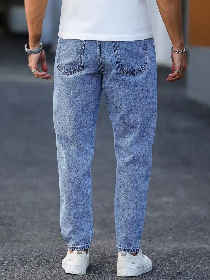 Les pantalons en denim délavé bleu clair pour hommes sont simples