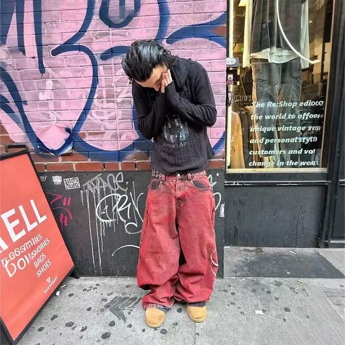 Jean Vintage délavé à rivets rouges pour femmes