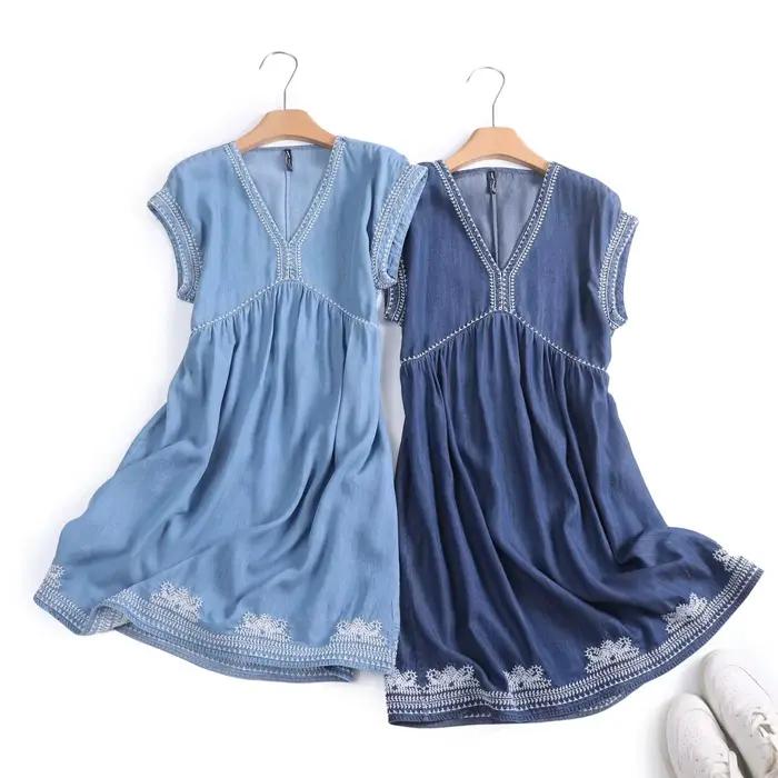 Robe en jean brodée pour femmes