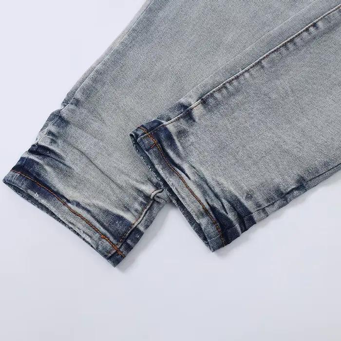 Nouveau jean Y2K bleu clair délavé avec patch en cuir noir vieilli
