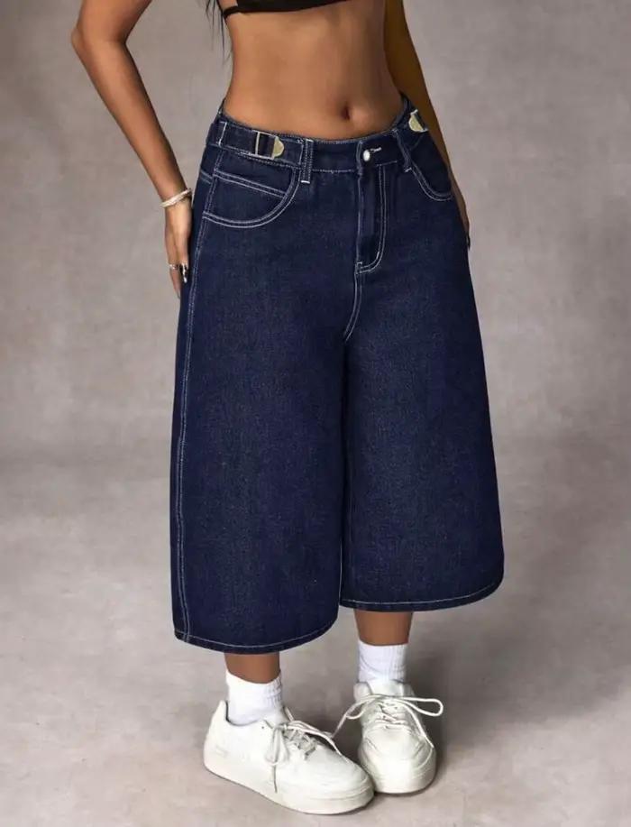 Jean Capri bleu foncé rétro à boucle réglable