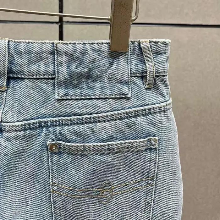 Shorts en jean asymétriques à bords effilochés pour femme