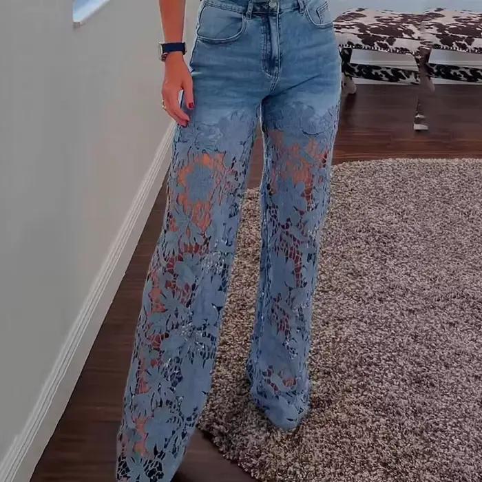 Jean en denim élégant à découpes et empiècements en dentelle pour femme