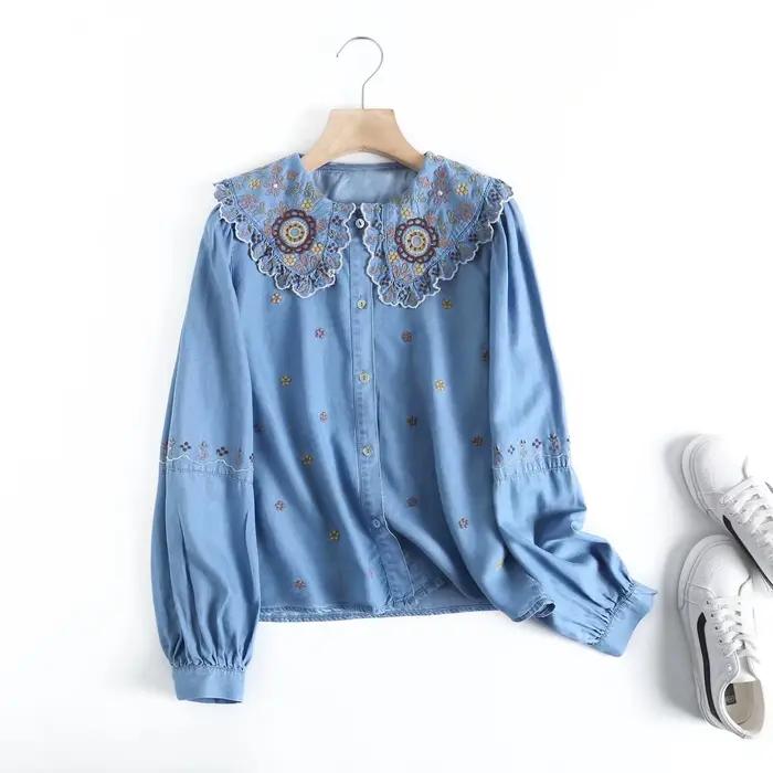 Chemise en denim brodée pour femmes