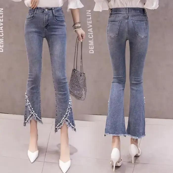 Jeans bleus courts pour femmes