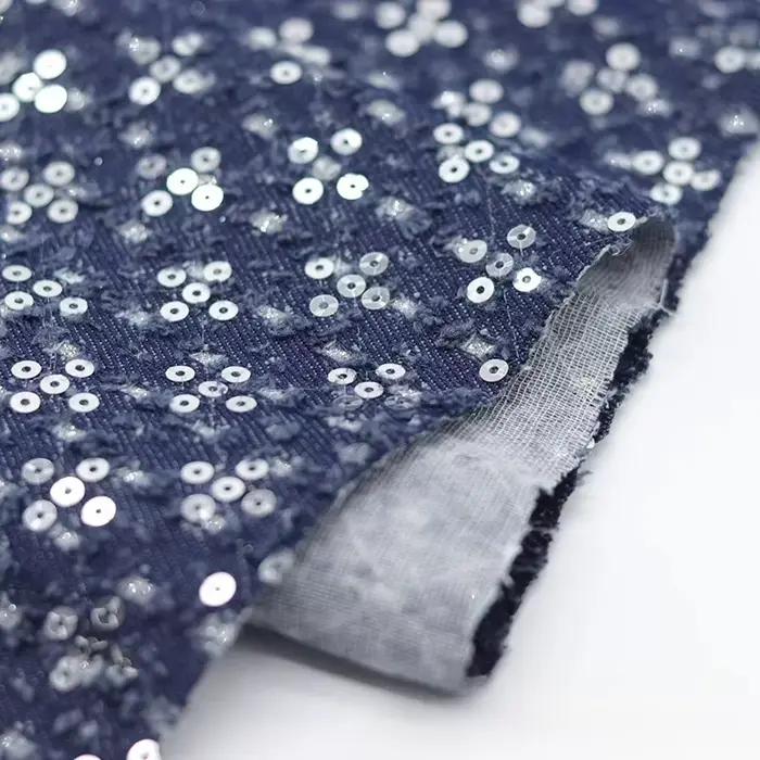 Tissu en denim lavé à l'eau avec paillettes brodées