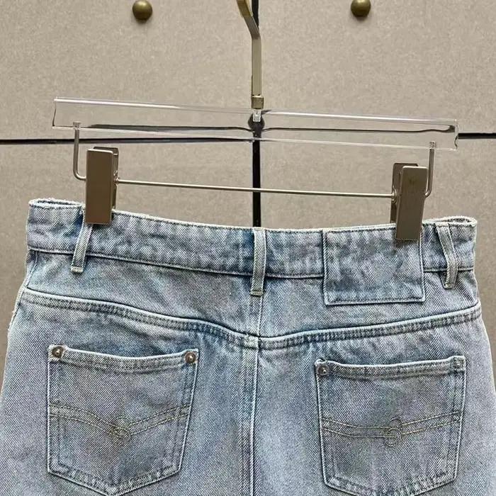 Shorts en jean asymétriques à bords effilochés pour femme