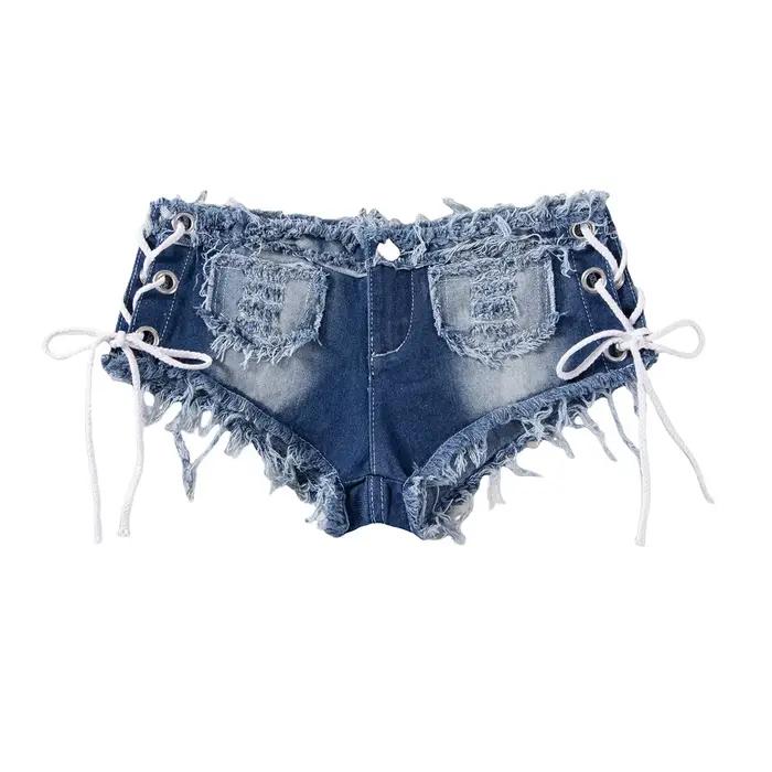 Shorts en jean déchirés à taille basse pour homme, coupe extra courte, avec bords bruts et lacets la