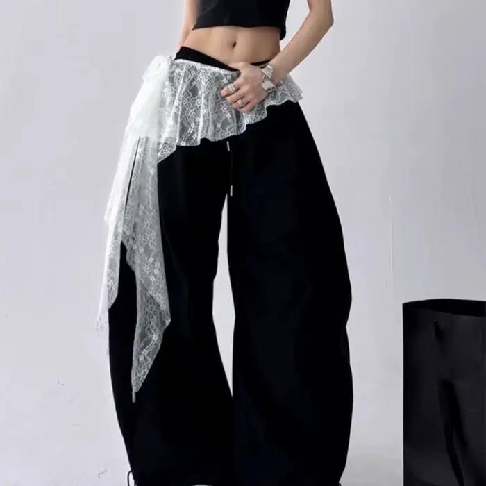 Mini-jupe irrégulière en jean brodée de fleurs et de dentelle, style Y2K streetwear, froncée, taille