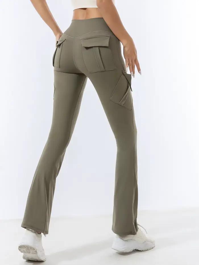 Les pantalons de yoga à poches peuvent être portés sur des pantalons légèrement évasés taille haute