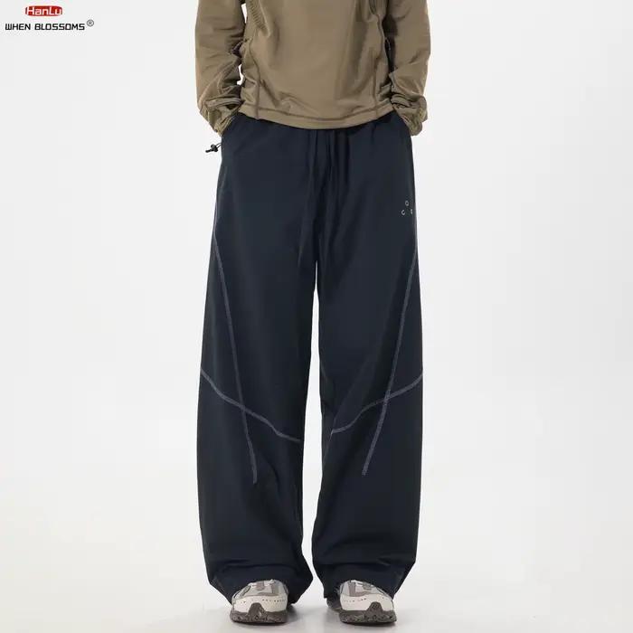 Pantalon cargo technique pour homme 2026 avec surpiqûres contrastées, détail croisé, ourlet ajustabl