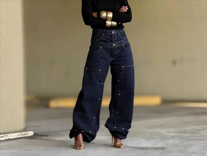 Nouveau jean décontracté tendance été 2026 avec double taille et empiècements cloutés