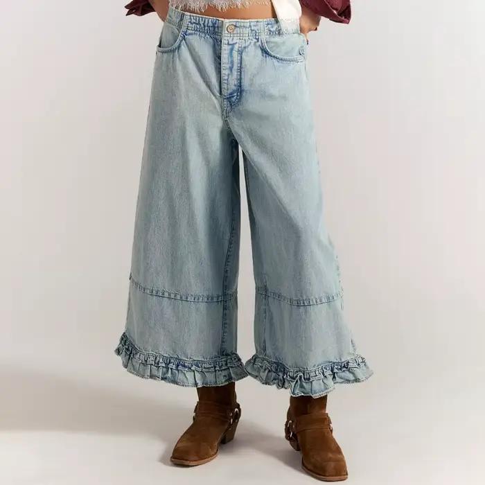 Jean chic bohème bleu clair à ourlet volanté pour femme, taille haute, coupe large, en denim court
