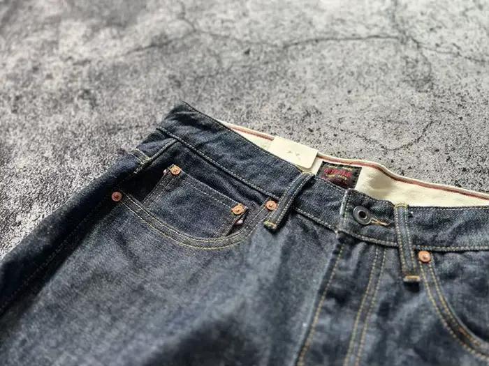 Jean en Denim Indigo à lisière épaisse et lourde de 15oz