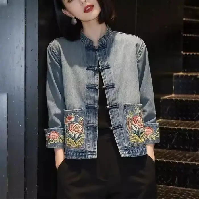 Veste Courte en Jean Polyvalente à Revers pour Femme – Nouvelle Collection Printemps-Automne 2026 – Manteau en Jean Ample Rétro Imprimé Tendance et Élégant