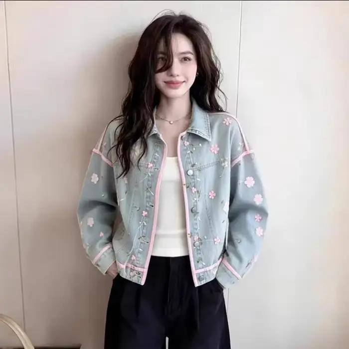 Veste en jean bleu brodée de fleurs pour femme – Nouvelle collection Printemps 2026 – Unique