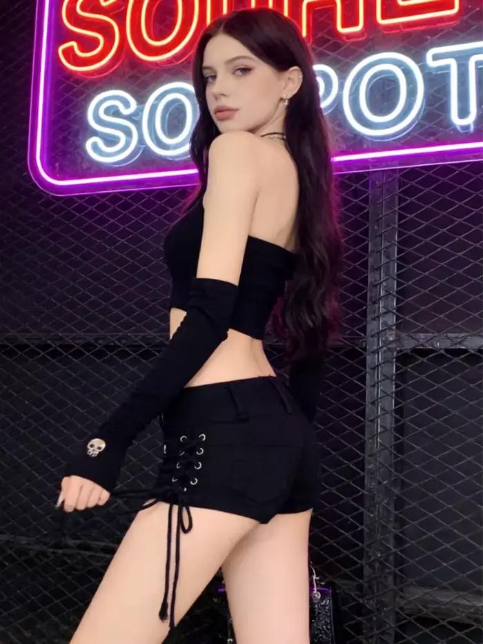 Short en jean gothique noir pour femme