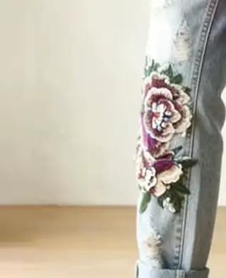 Jean ample brodé floral élégant pour femme