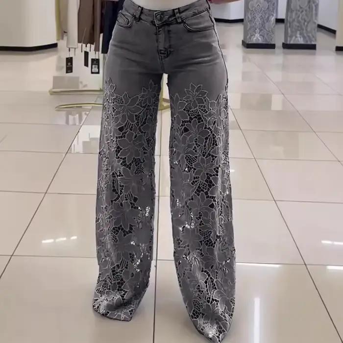 Jean en denim élégant à découpes et empiècements en dentelle pour femme