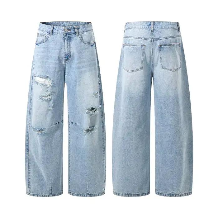 Jean déchiré bleu clair délavé tendance été 2026 pour hommes et femmes