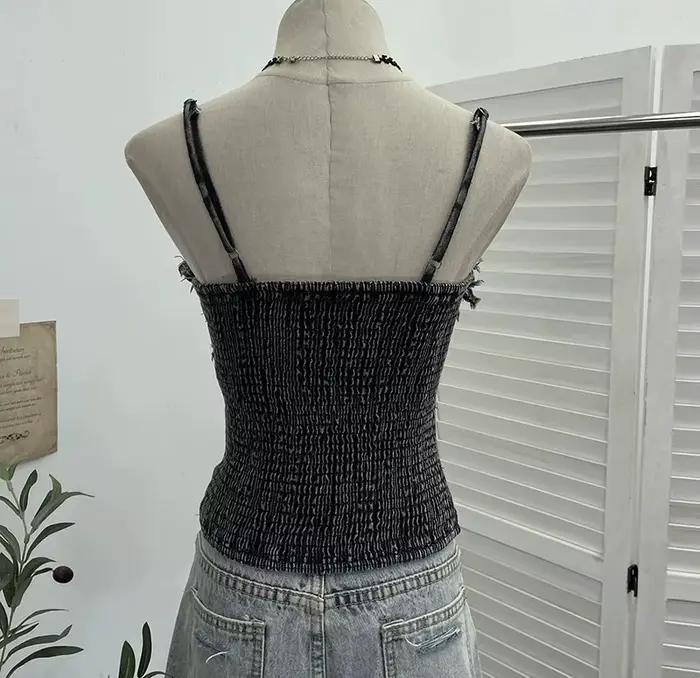 Débardeur court à lacets en denim vieilli vintage pour tenues superposées et bord brut