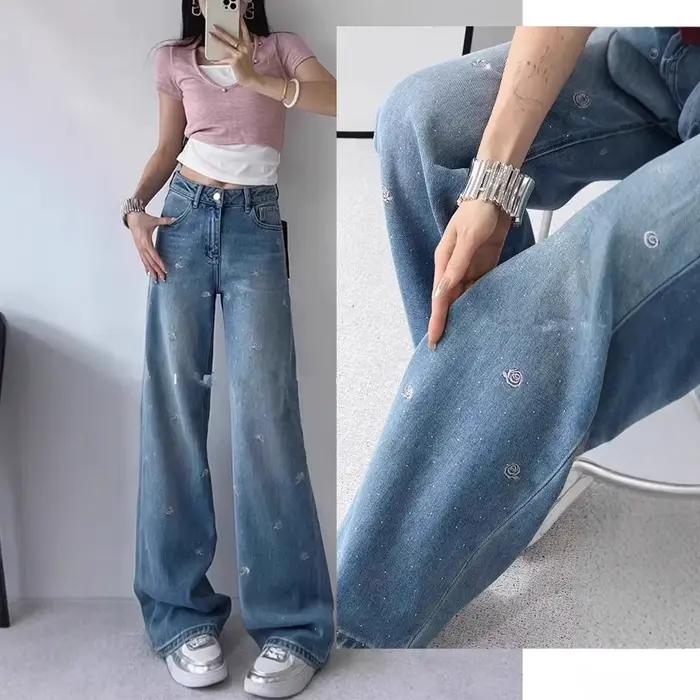 Jean brodé couleur claire pour femme