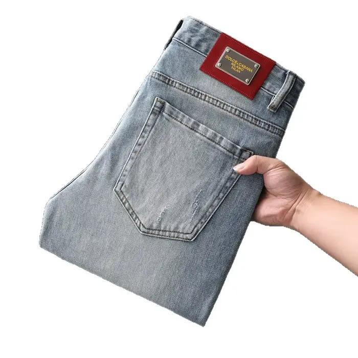Jean bleu à la mode pour hommes