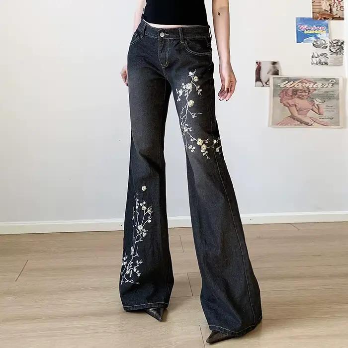 Jean évasé taille basse pour femmes