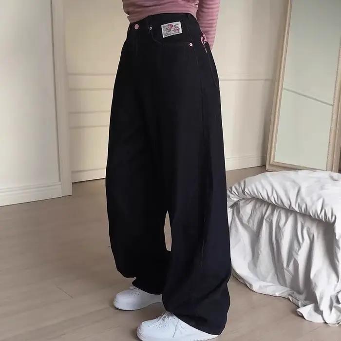 Jean taille haute avec lettres brodées au dos pour femme