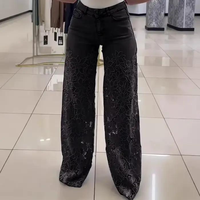 Jean en denim élégant à découpes et empiècements en dentelle pour femme