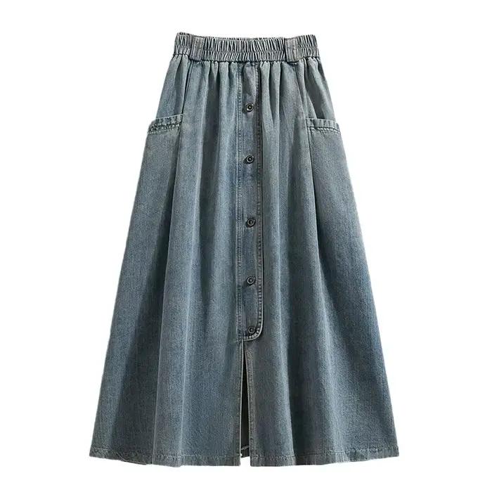 Jupe demi-corps en denim délavé de couleur unie. Une nouvelle