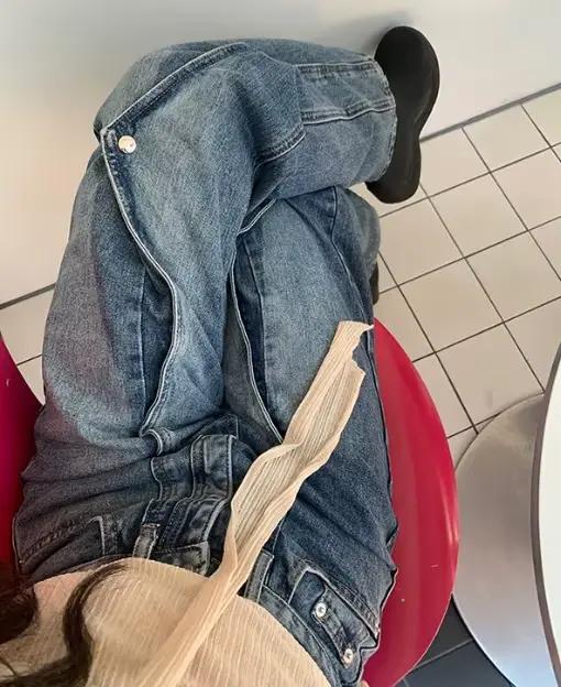 Jean à jambe droite au design irrégulier avec un look de pantalon à jambes larges vintage pour papa de style