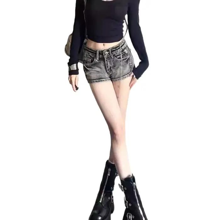 Shorts en jean skinny taille basse rétro noir gris pour femmes 2025 Lavés Amincissants Polyvalents Tendance Hot Pants Style de rue Jeans