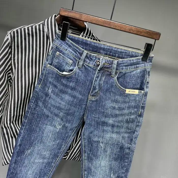 Jean homme haut de gamme ajusté en denim bleu avec style rétro et streetwear pour hommes occassions décontractées printemps automne