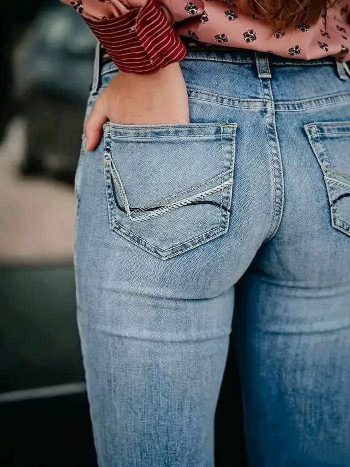 Jean bootcut bleu clair à haute élasticité avec poches brodées au dos