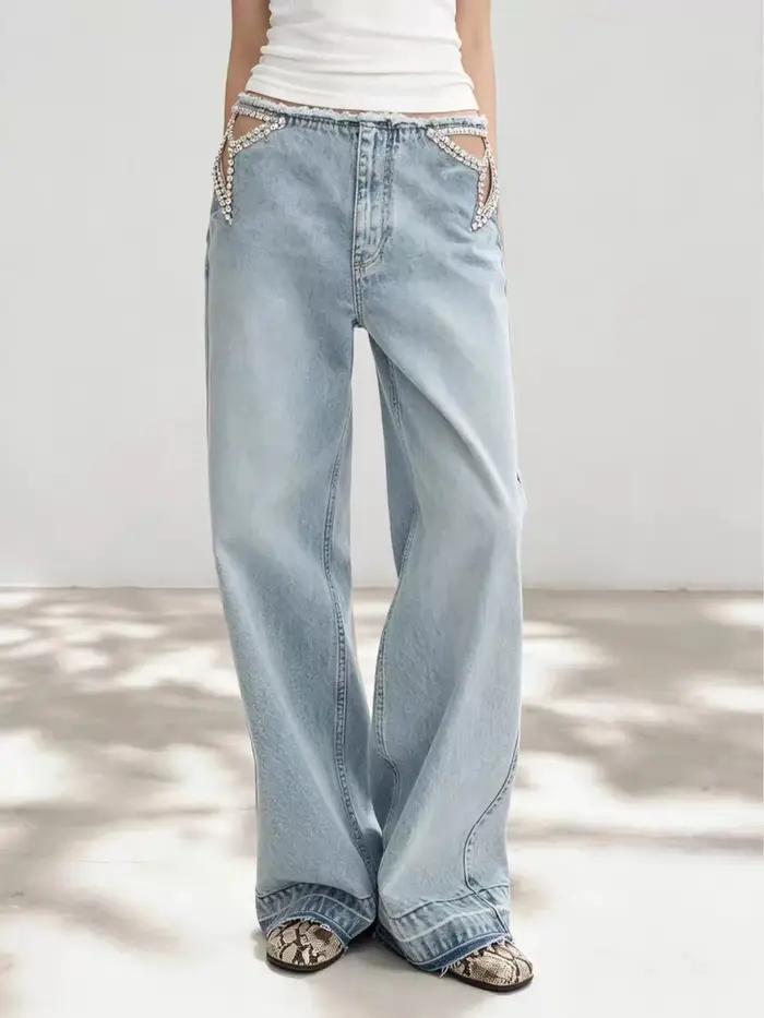 Jean large délavé bleu à taille basse et bords effilochés