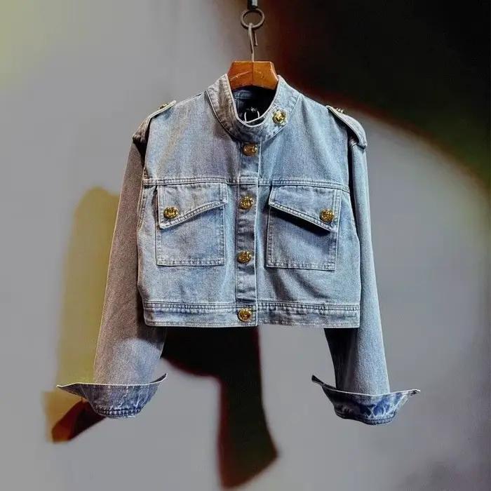 Blouson en jean court rétro pour femme avec boucle dorée distinctive – Nouvelle collection confortable