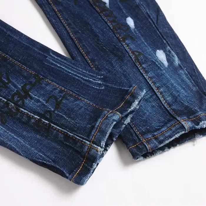 Hommes lettres imprimé Denim jean trous déchiré Patchwork épissé pantalon bouton mouche mince effilé Stretch