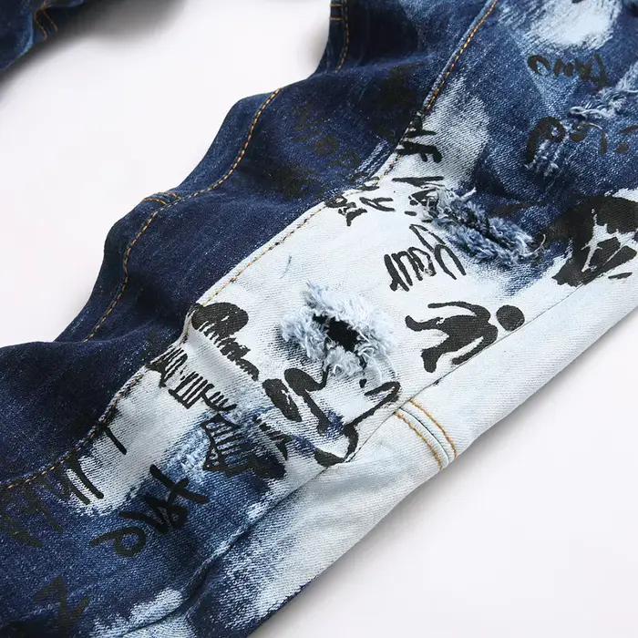 Hommes lettres imprimé Denim jean trous déchiré Patchwork épissé pantalon bouton mouche mince effilé Stretch