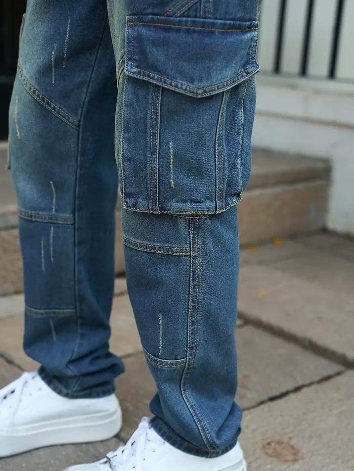 Streetwear tendance pour hommes : jean en denim de couleur foncée à jambe droite