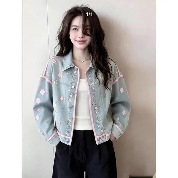 Veste en jean bleu brodée de fleurs pour femme – Nouvelle collection Printemps 2026 – Unique