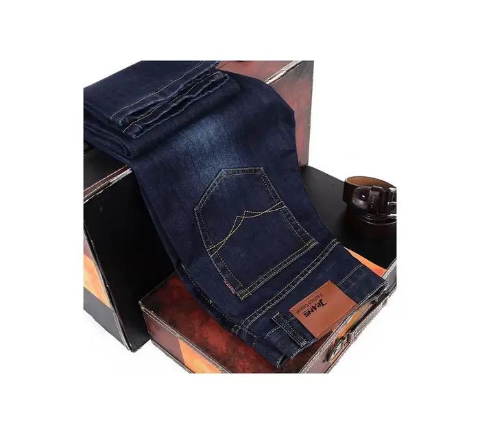 Nouveaux jeans pour hommes d'affaires