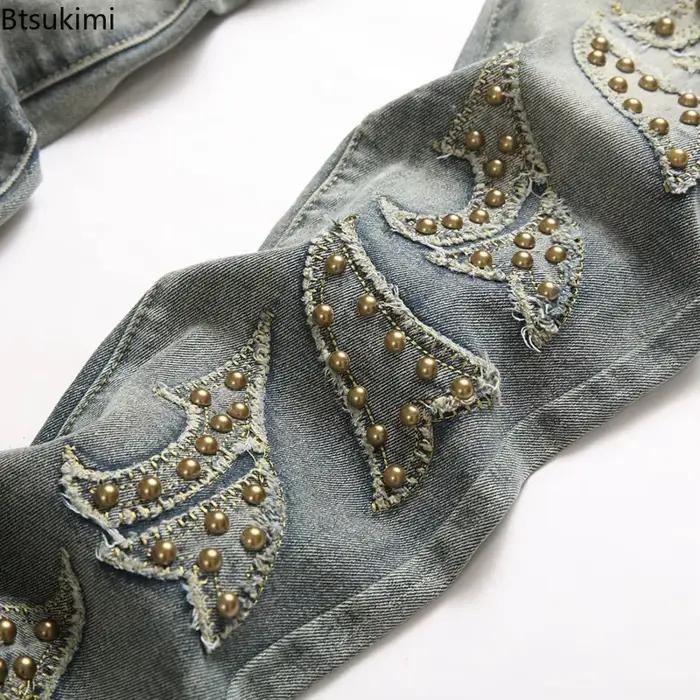 Nouveau Jean Slim Boot Cut en Denim pour Homme 2026 – Pantalon Extensible Bleu avec Rivets et Patchs Style Punk, Coupe Évasée, Tendance Streetwear
