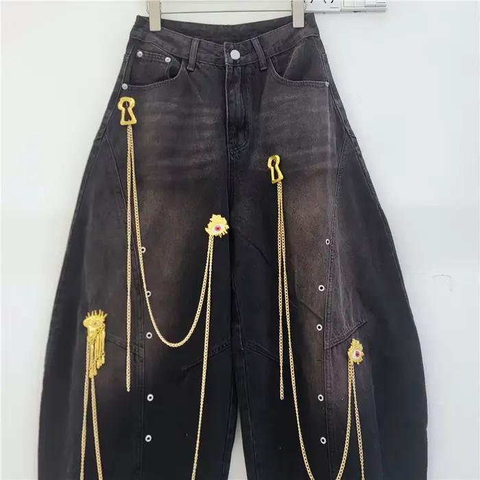 Pantalon large unisexe style urbain avec chaîne dorée décorative